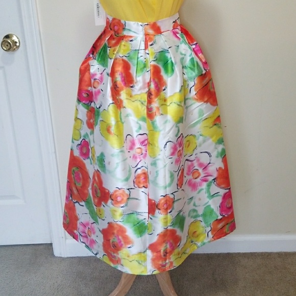 Floral skirt, Size L in Juniors - Picture 4 of 8
